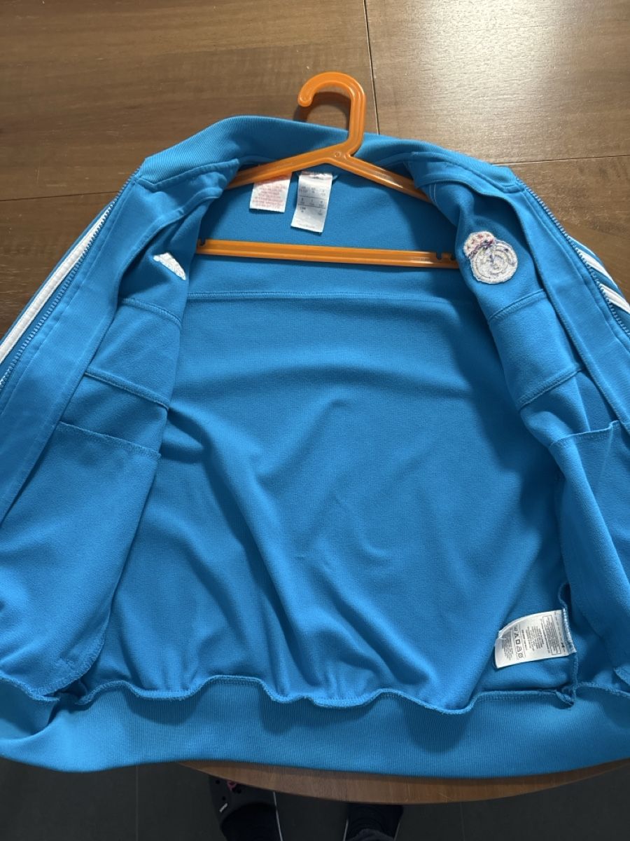 Adidas Jacken & Mäntel: Adidas Real Madrid Jacke in Kindergrösse – Gebraucht aus Wallisellen von I_buy_your_stuff 3