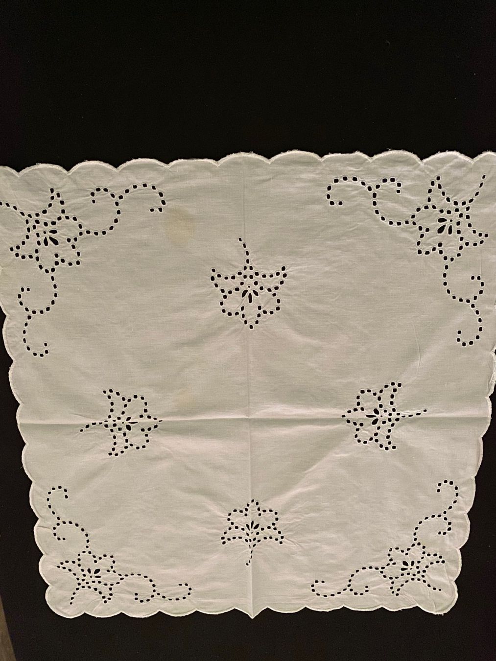 Altra biancheria da tavola: Deckchen/Mitteldecke weiss  ca.68x68cm – Usato da Allenwinden venduto da Obalu 1