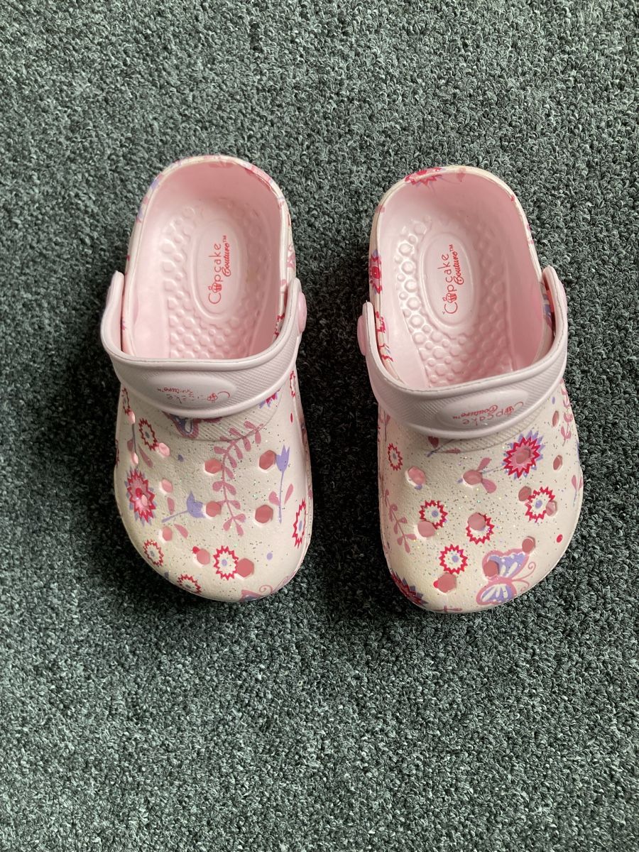 Scarpe per ragazze: Hausschuhe Grösse 22 – Nuovo (secondo la descrizione) da Wiler b.Utzenstorf venduto da Verkauf333