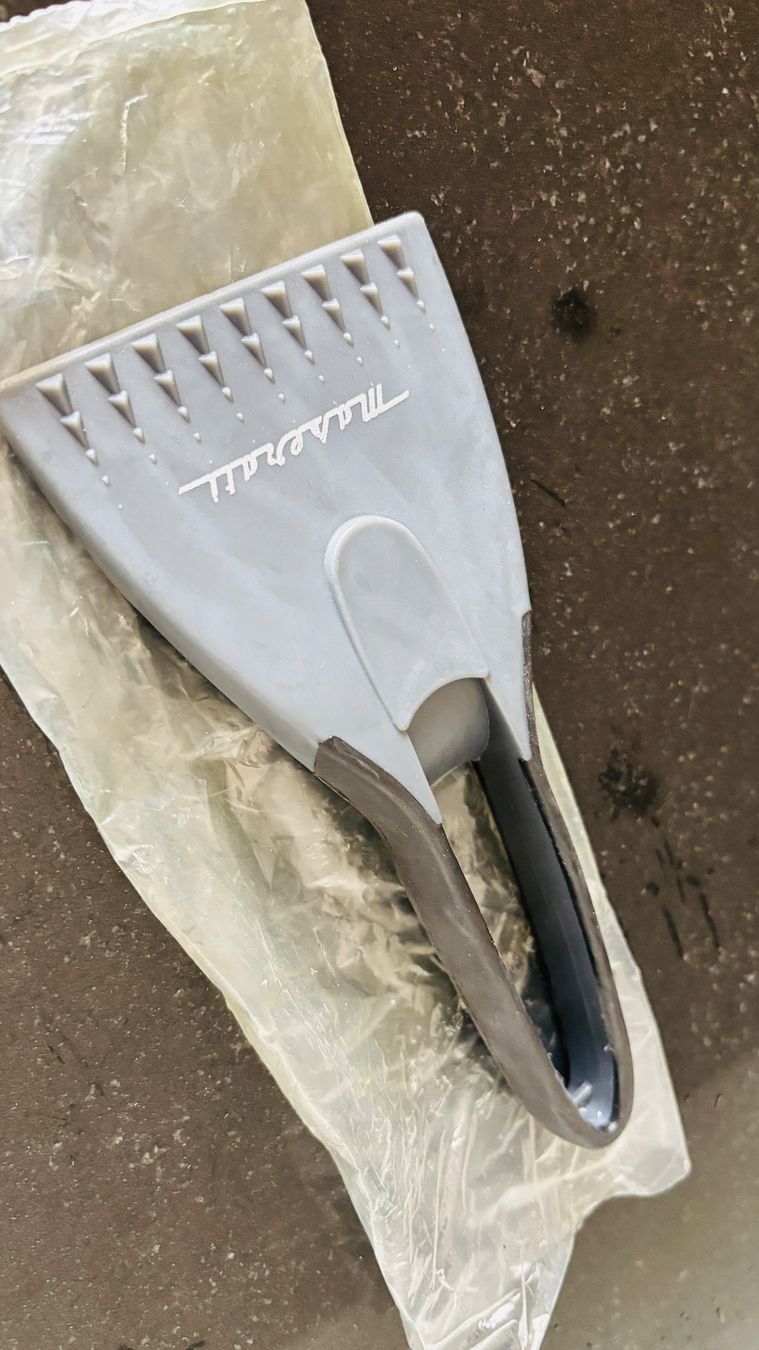 Maserati Tutti pezzi di ricambio auto: Original Fzg. Maserati Eiskratzer – Nuovo (secondo la descrizione) da Lengnau BE venduto da 4ConsultingSolutions