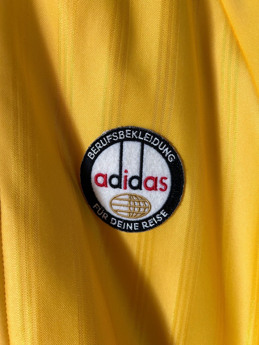Adidas Giacche: Adidas Trainingsjacke, Grösse 50, gelb – Usato da Zürich venduto da emkay13 1