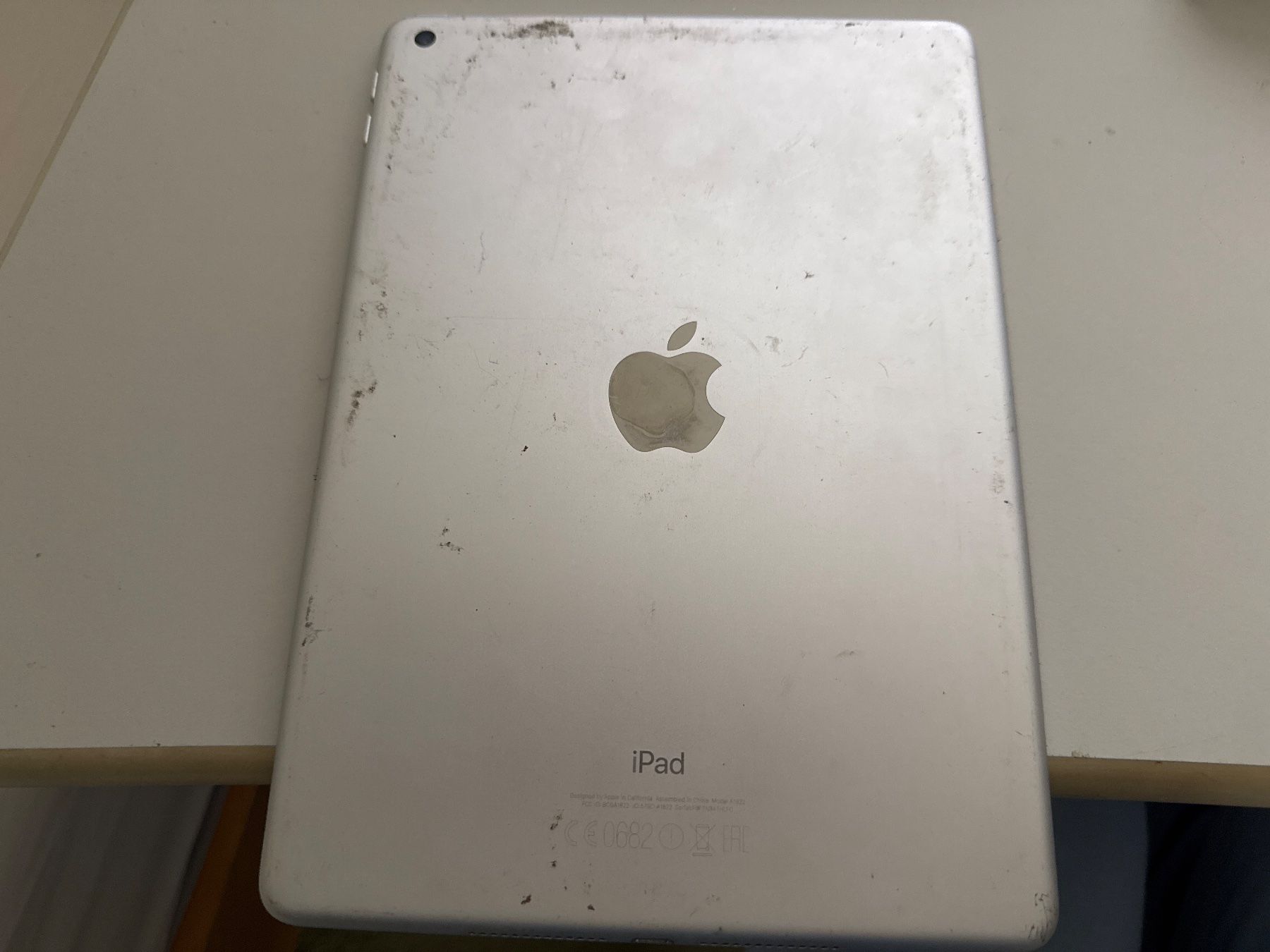 Apple Tablet PC: Ipad 5. Gen - A1822 – Difettoso da Olten venduto da HoYa01