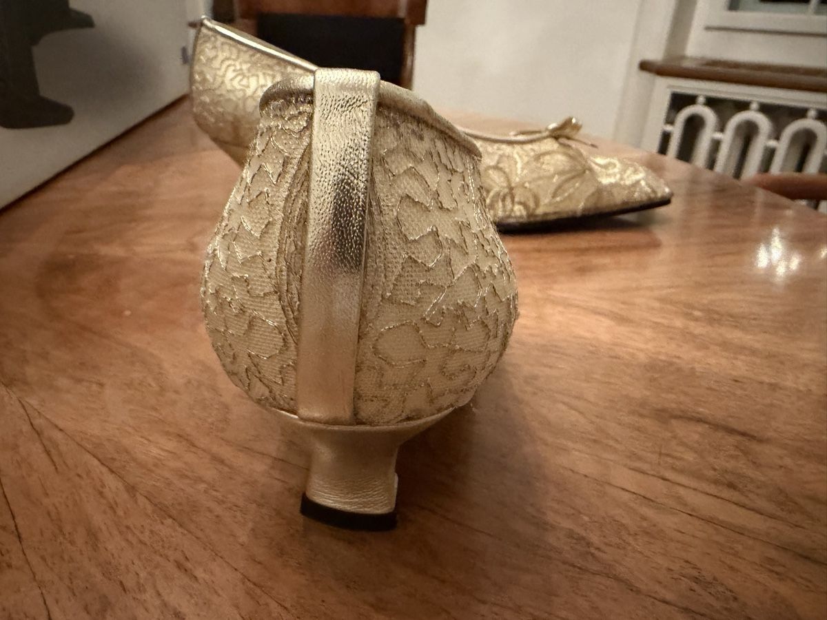 Stuart Weitzman Scarpe da donna: Damen Pumps Stuart Weitzmann goldig Grösse 37.5 – Usato da Zürich venduto da mimikiki100 3