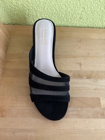 Sandales André en cuir noir taille 35