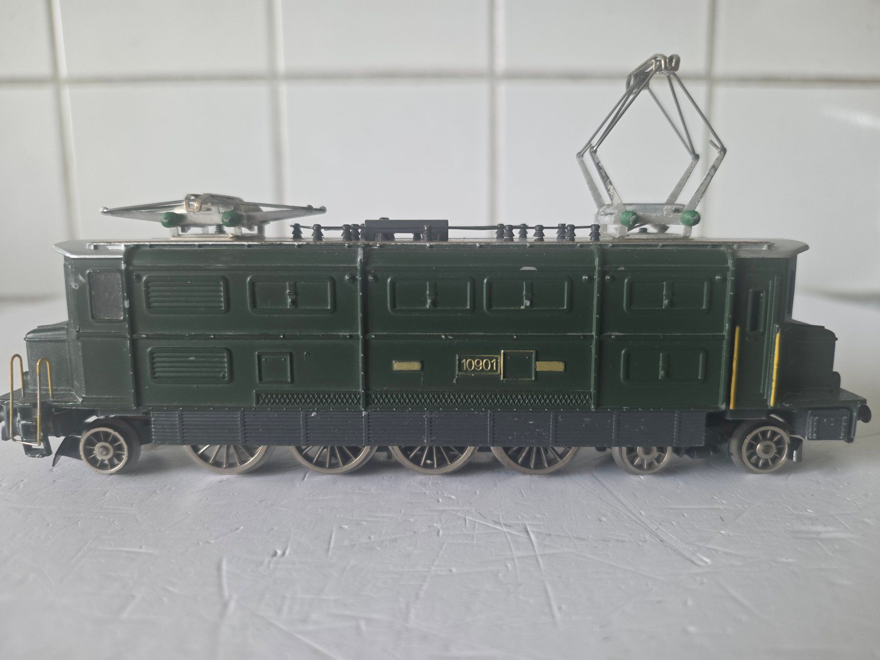 Hag Modellini di ferrovie: E-Lok SBB Ae 4/7, Lok-Nr. 10901 – Usato da Seuzach venduto da Loeckeli01 3