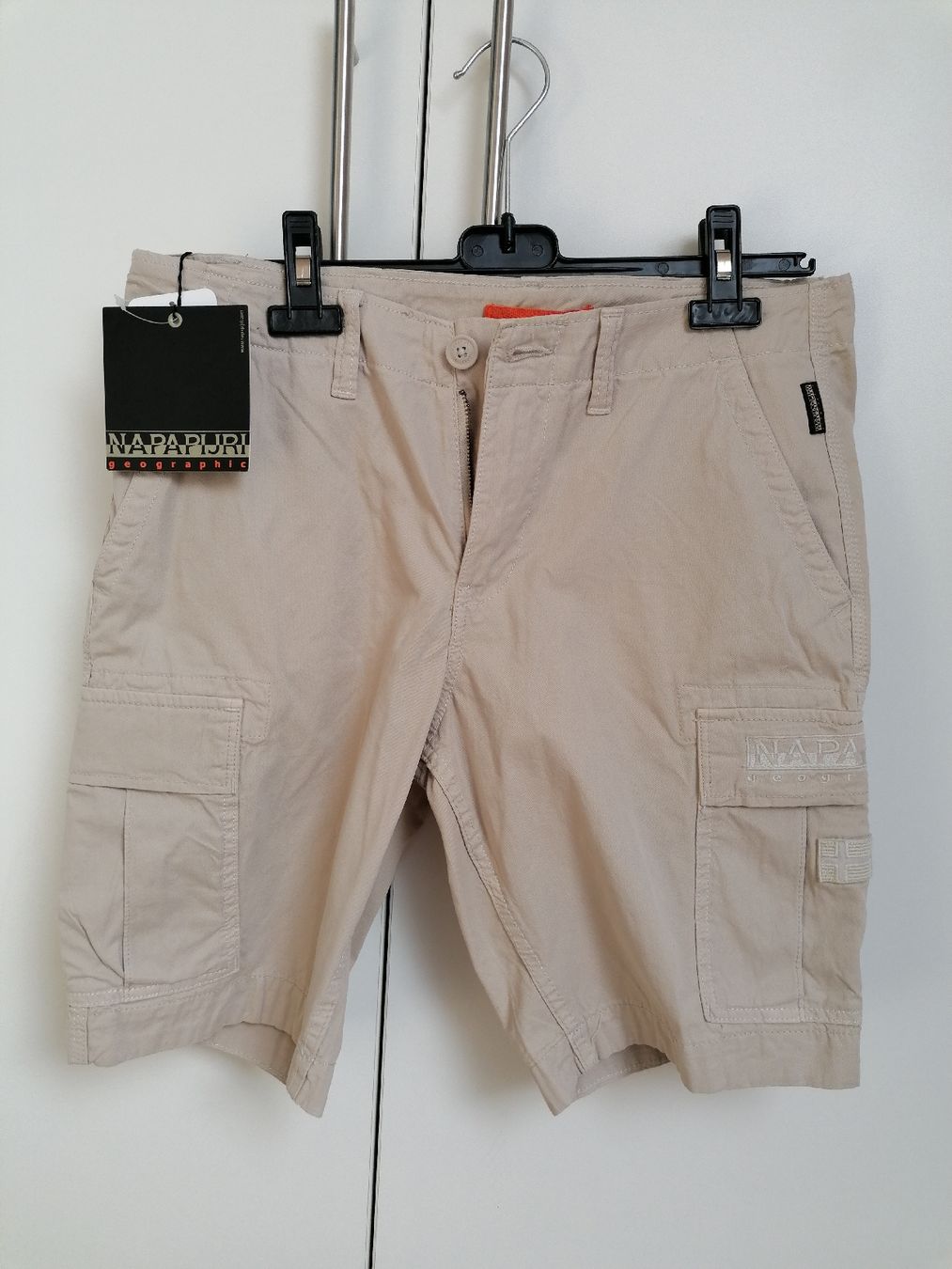 Napapijri Pantaloni: Short Napapijri neuf – Nuovo e nell'imballaggio originale da Bretigny-Morrens venduto da solveiga