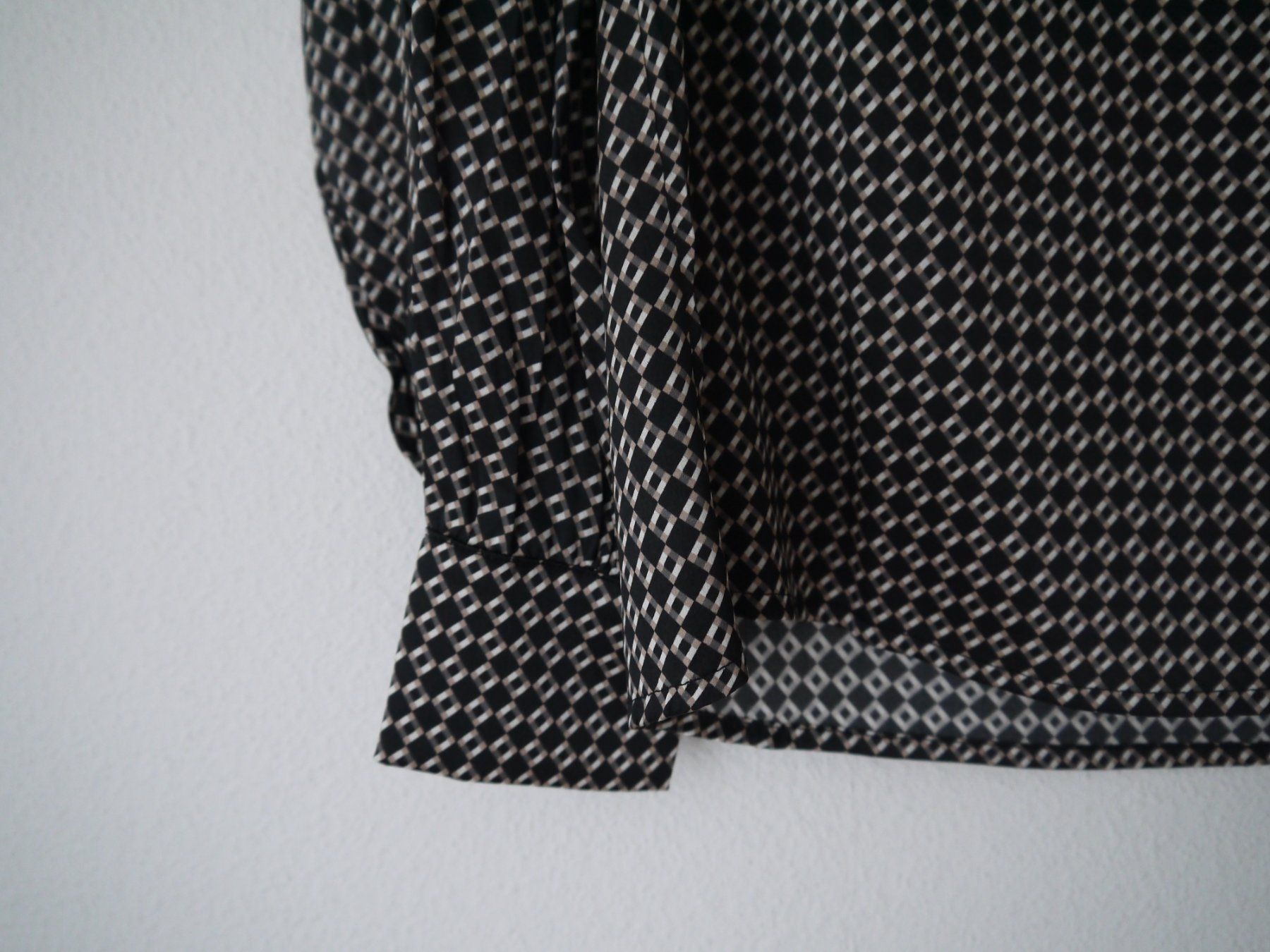 Dea Kudibal Camicette: DEA KUDIBAL Bluse aus Seide NEU mit  Preisschild – Nuovo e nell'imballaggio originale da Hagendorn venduto da Blaf 5
