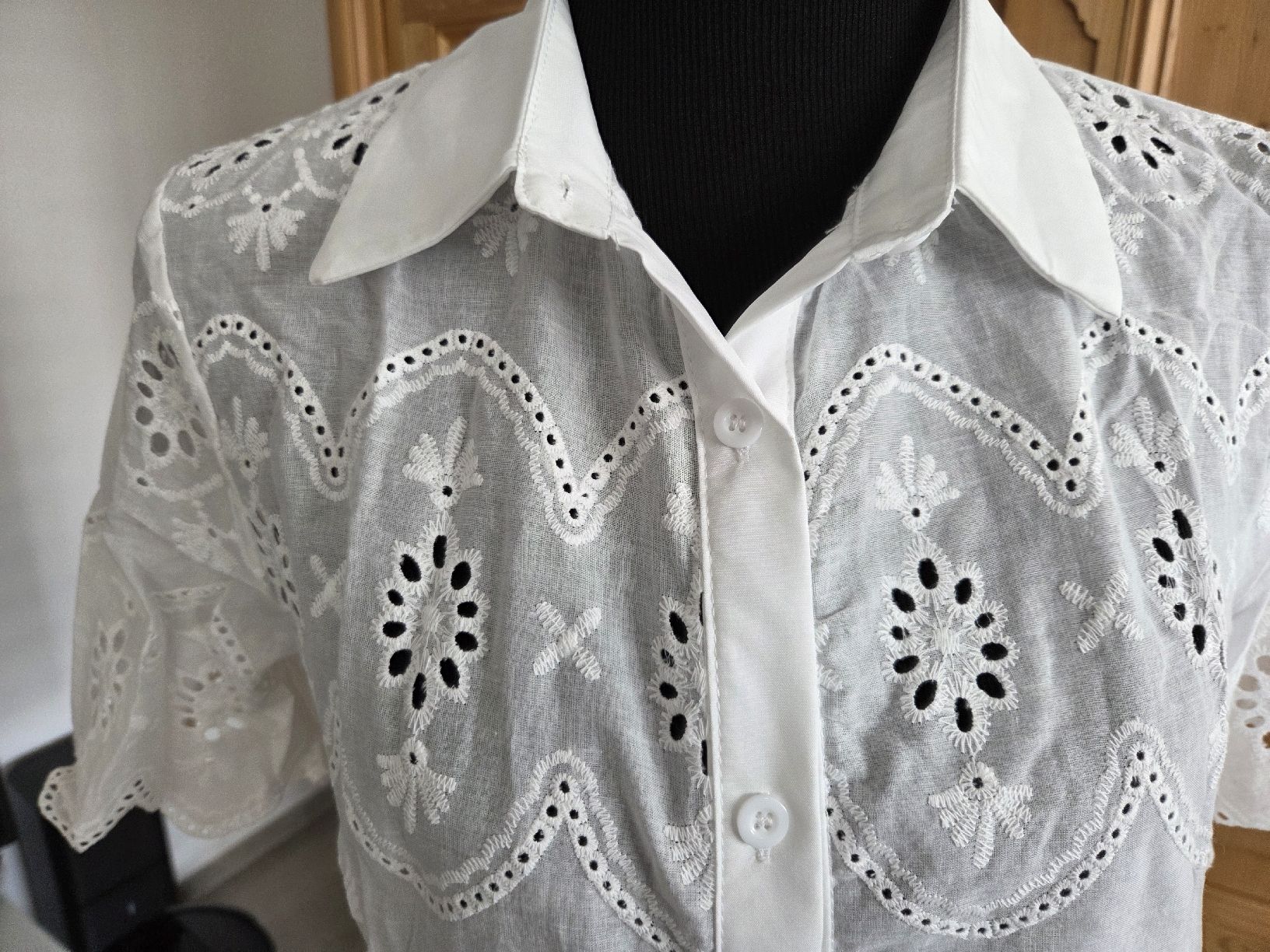 Camicette: Bluse mit Lochstickerei – Nuovo (secondo la descrizione) da Wiesendangen venduto da Sinhuk 1