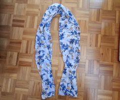 Foulard à fleurs bleues/Schal blau mit Blumenmuster