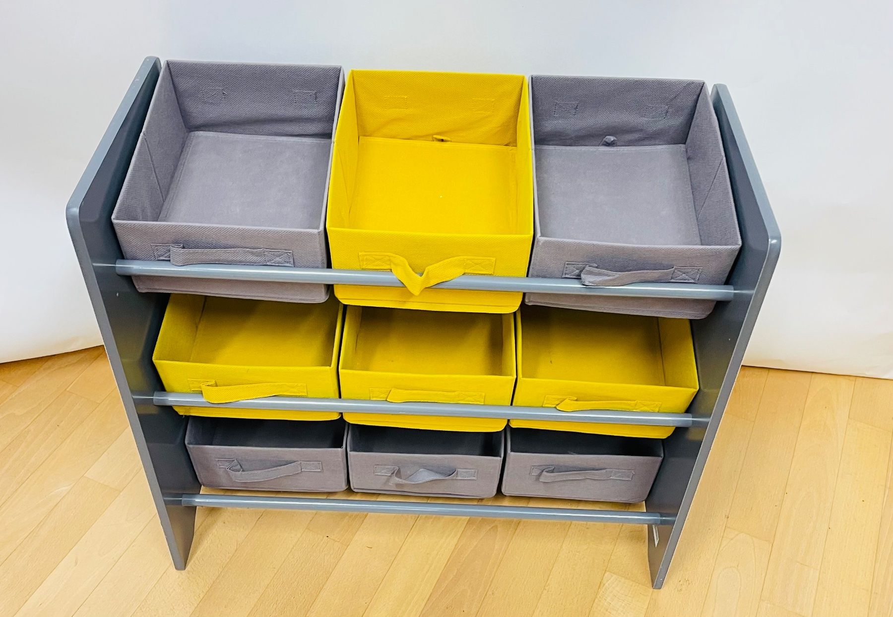 Praktisches Kinderzimmer Regal mit 9 Stoffboxen, Top! (Gebraucht) in Olten für CHF 12 – nur Abholung auf Ricardo kaufen
