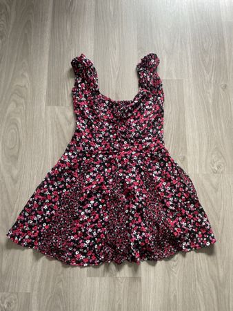 Sommerliches Blumenkleid, Gr. L, ideal für warme Tage!