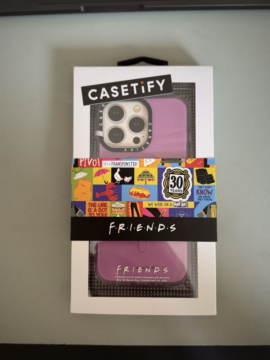 Apple Cover & Protezioni schermo: Casetify iPhone 13 Pro Friends Hülle – Nuovo e nell'imballaggio originale da Zürich venduto da Ki_wi