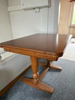 Ausziehbarer Esstisch / Säulentisch aus Holz
