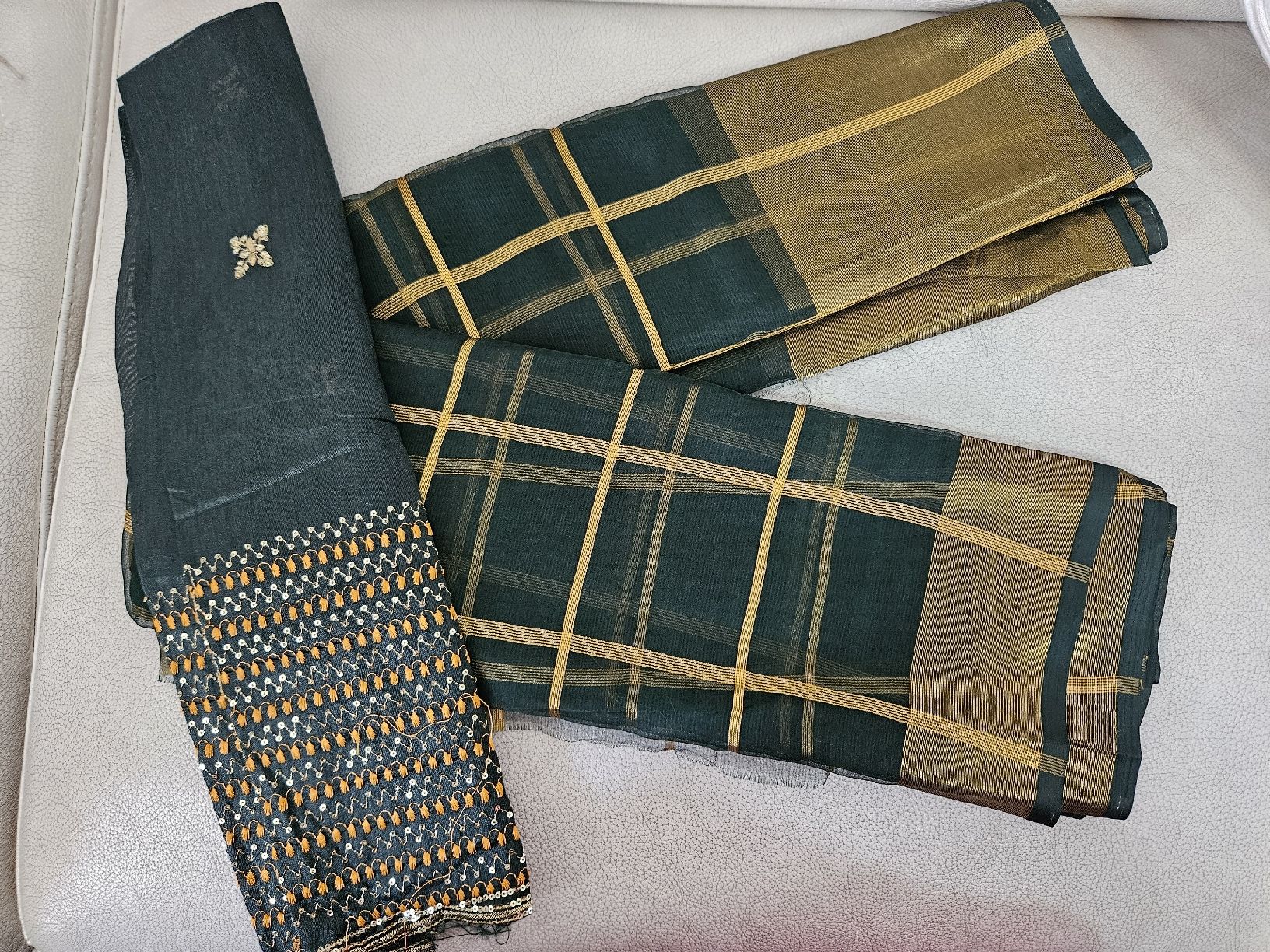 Vestiti: Green gold checked saree – Nuovo e nell'imballaggio originale da Les Acacias venduto da minnie6