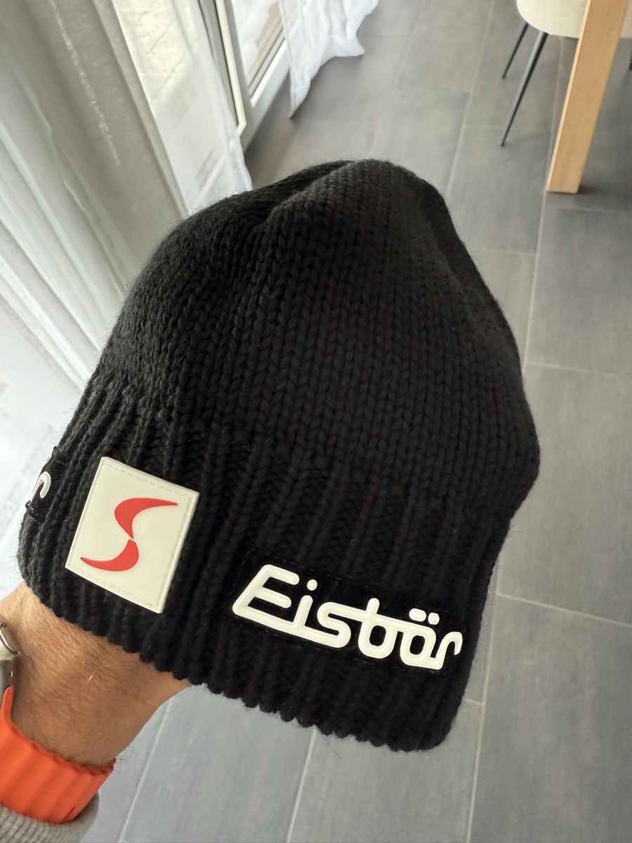 Copricapi, berretti & cappellini: Bonnet Eisbär noir, chaud et confortable – Usato da Estavayer-le-Lac venduto da Oberson 1