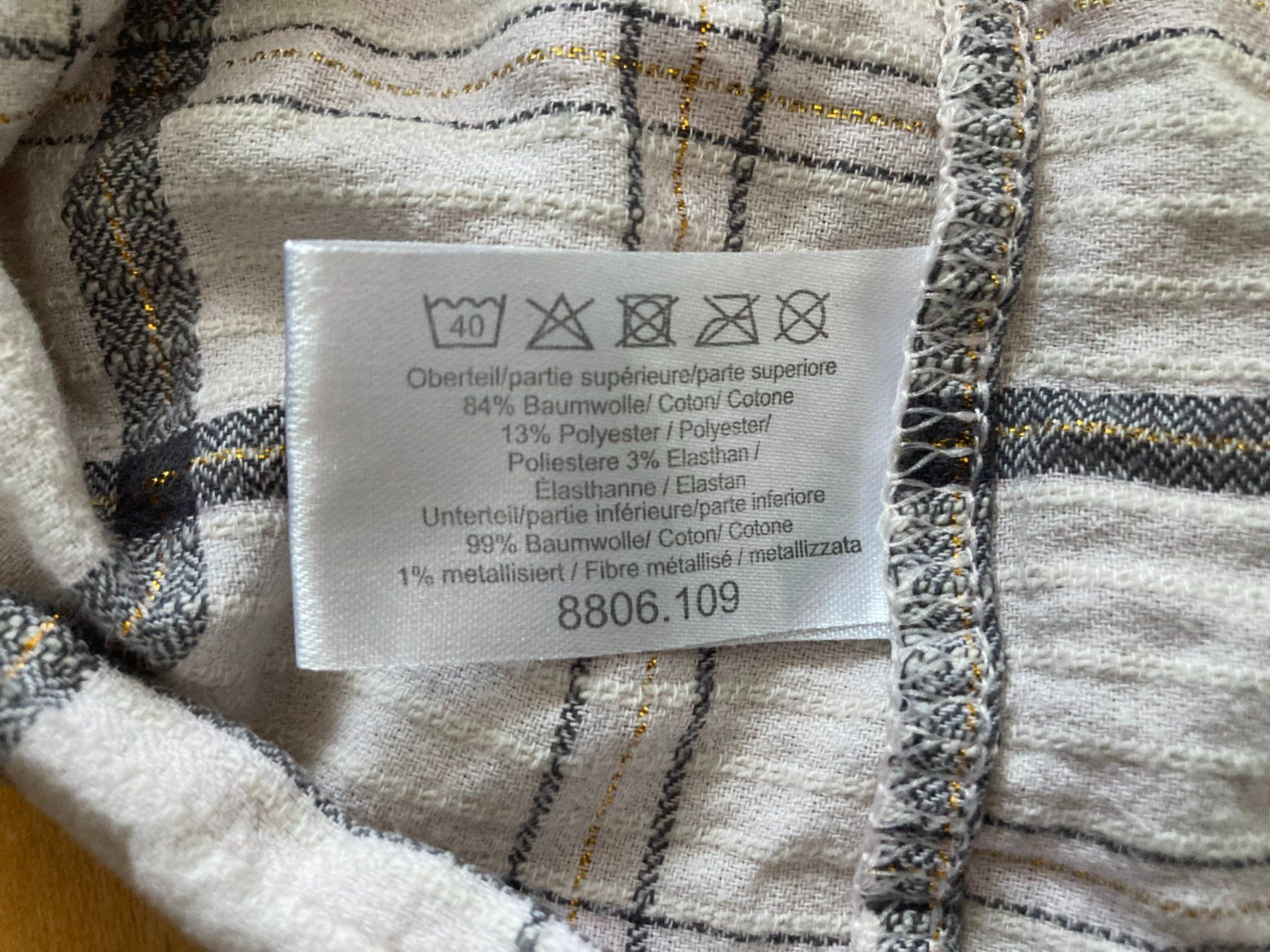 Vestiti & Gonne: Kleid gold /schwarz karriert – Usato da Muttenz venduto da Juvenile33 5