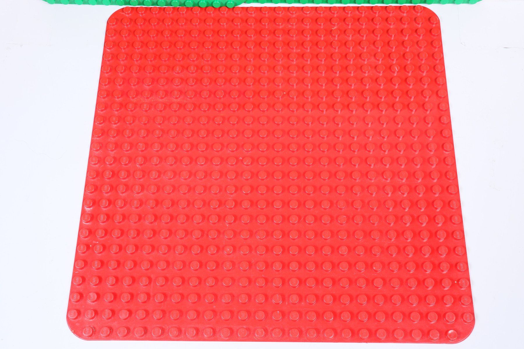 Lego Jeux de construction: Rote und 2 Grüne Duploplatte – D'occasion à Hettlingen par Scholi99 2