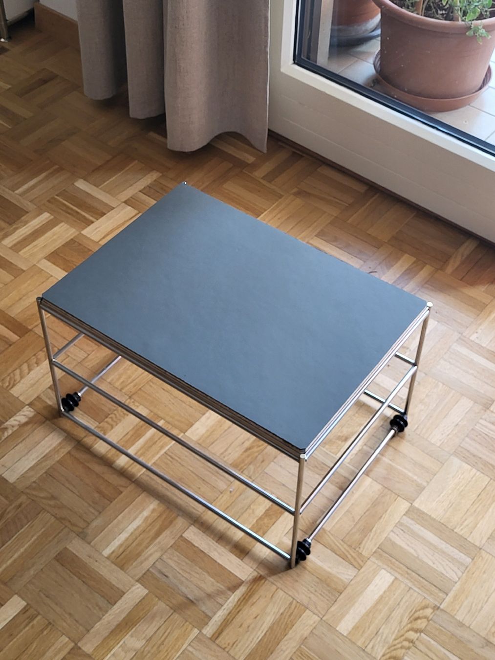 USM Comodini: table basse / de nuit USM Upcycling – Usato da Genève venduto da Poupoulita