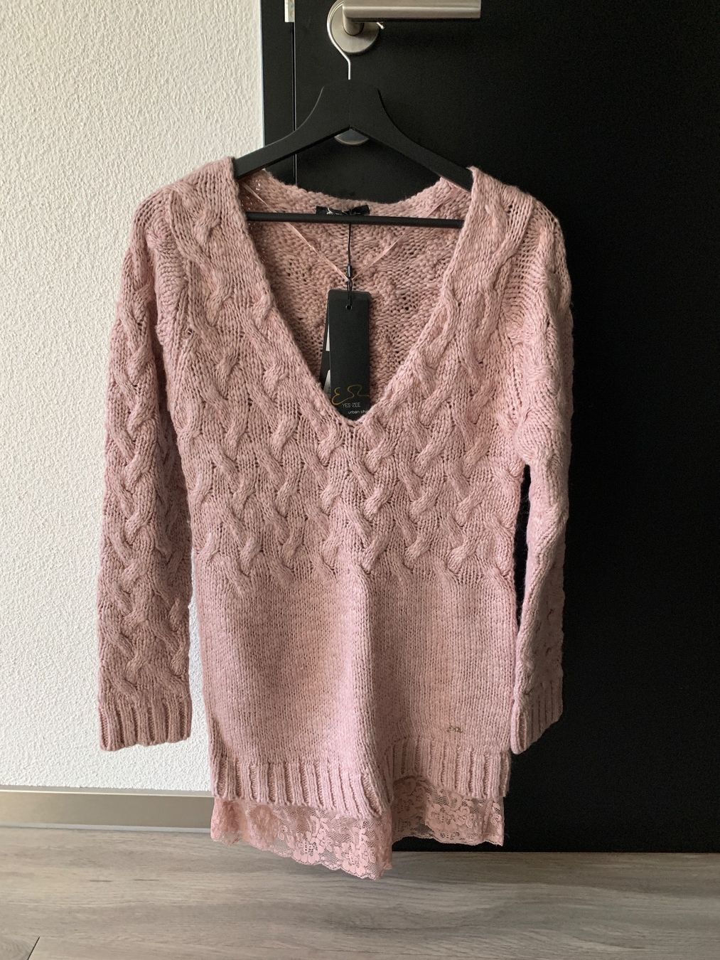 Tops: Neu Damen Pullover – Neuf avec emballage d'origine à Schlieren par tug_568r