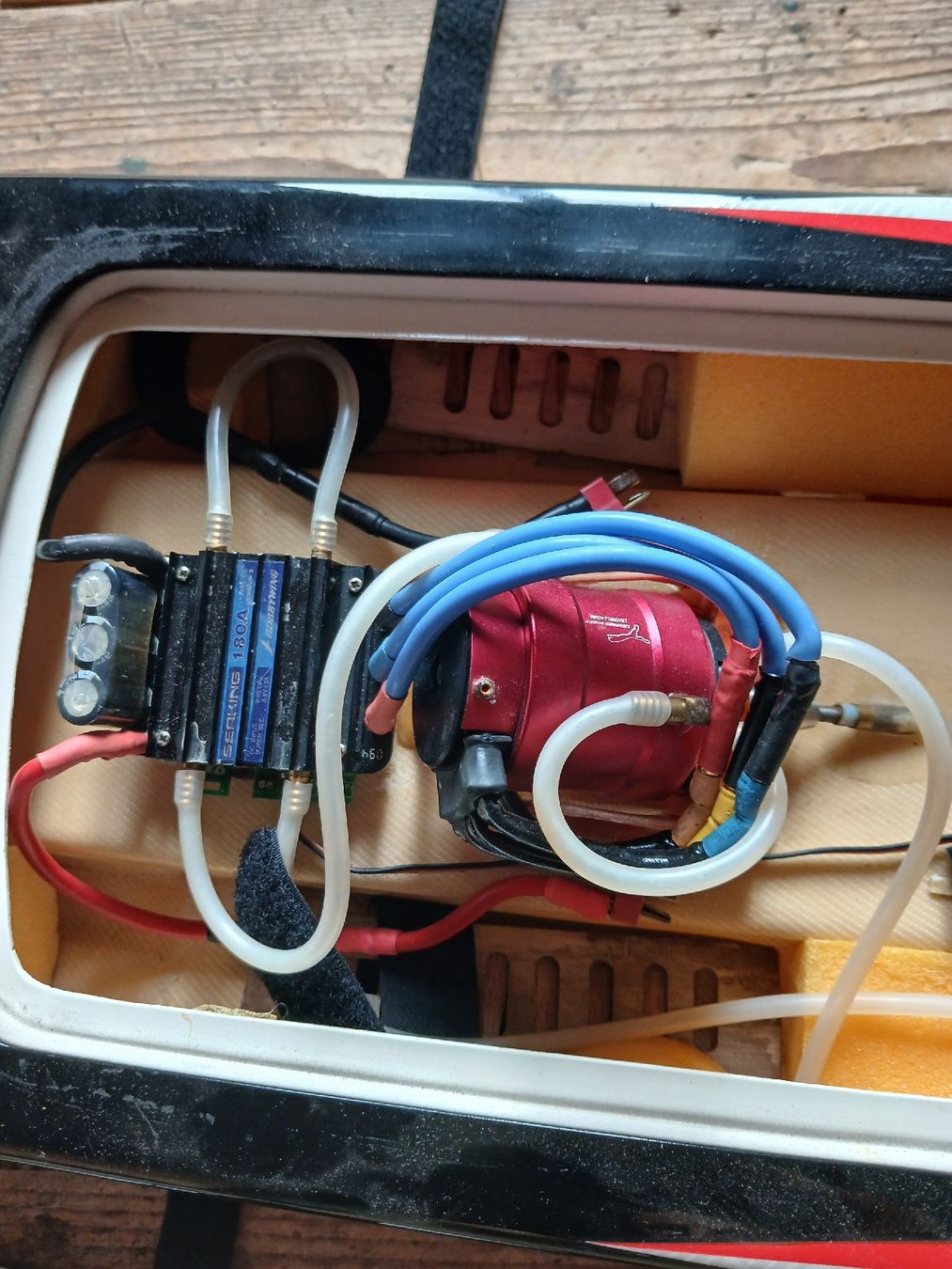 Modellismo RC: 2 bateaux rc , 9 batteries, 3 télécommandes – Difettoso da Fontaines NE venduto da Dimeh 1