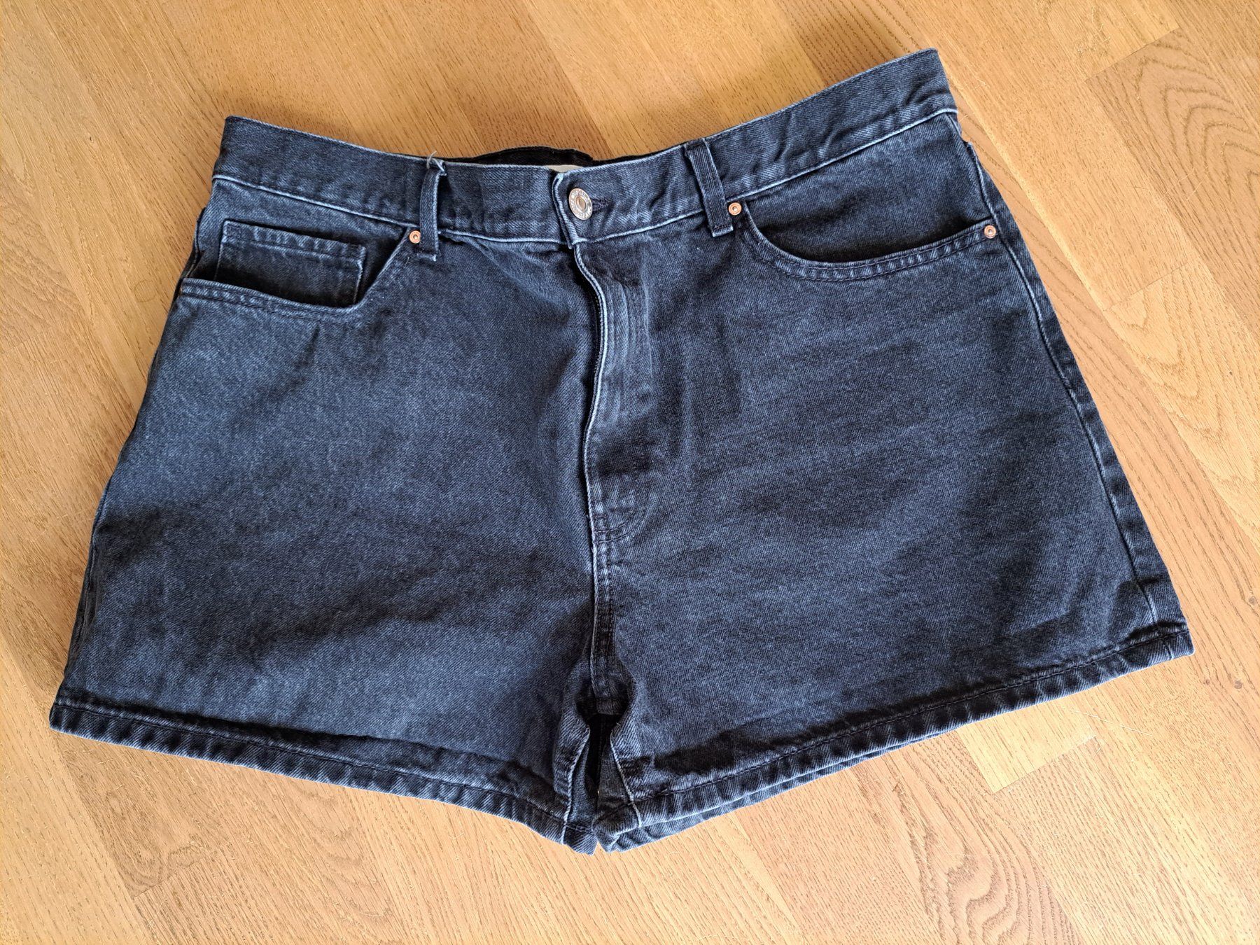 Pantaloni: Shorts Gr. 46 – Usato da Oetwil am See venduto da Kuechenzeit
