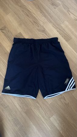 Adidas Sporthose schwarz mit weissen Streifen Grösse M