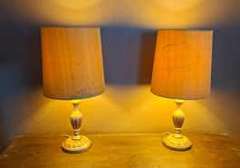 2 Nachttischlampen im Set – Holzfuss, warmes Licht