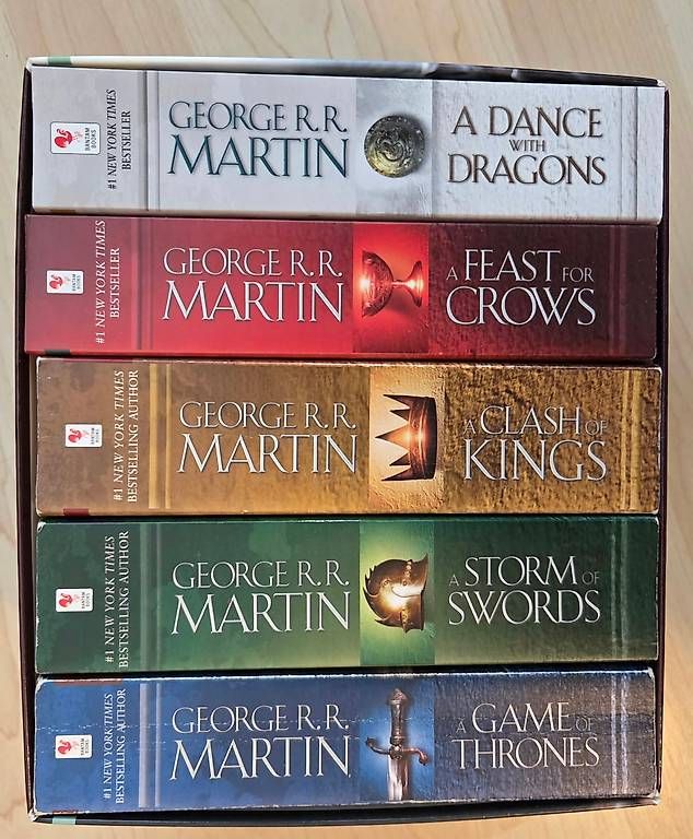 Libri: Game Of Thrones Schuber – Usato da WINTERTHUR venduto da lea_s9fh