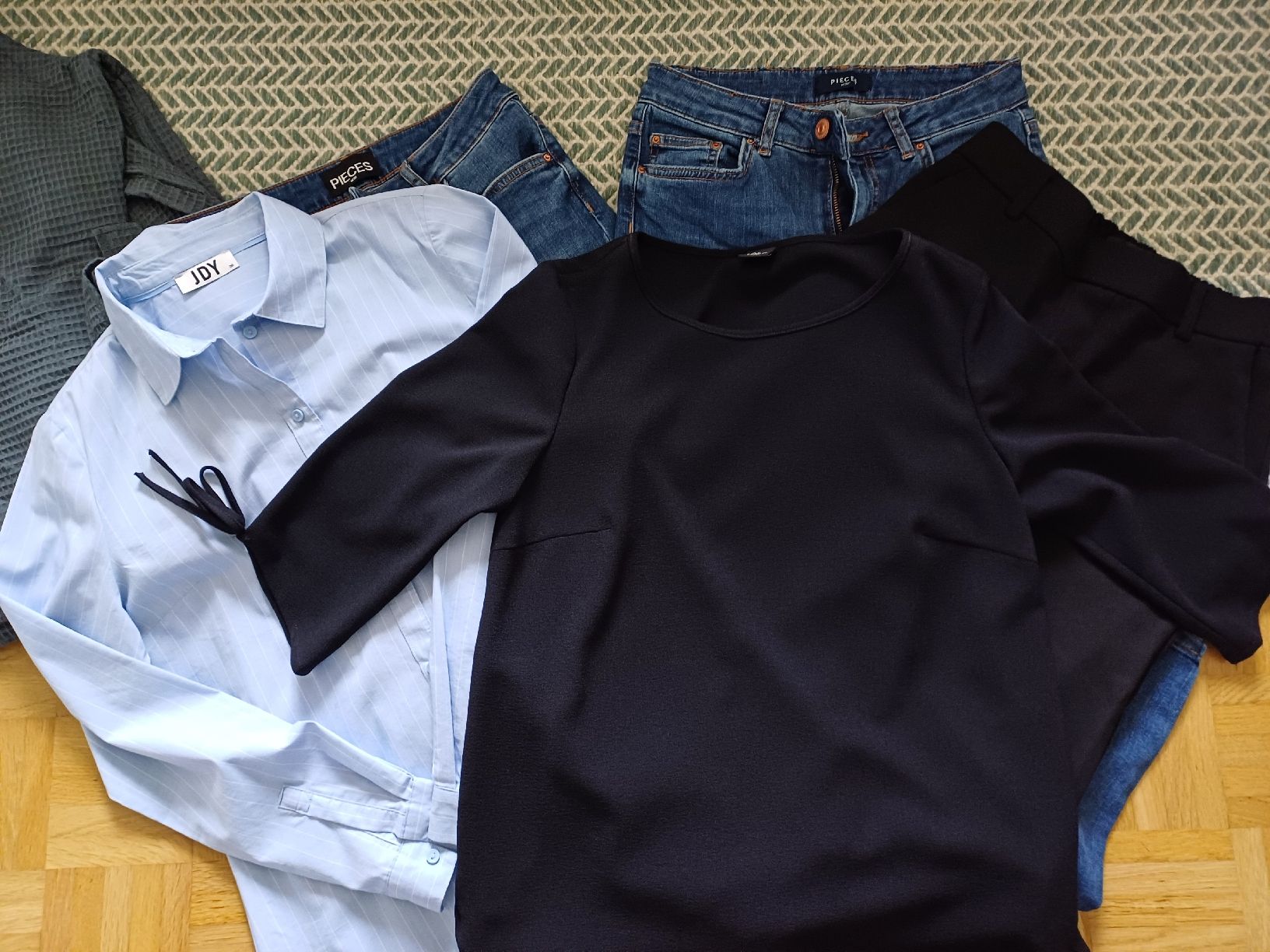 Lotti di vestiti: Kleiderpaket Gr. S – Nuovo (secondo la descrizione) da Biel/Bienne venduto da Tammys