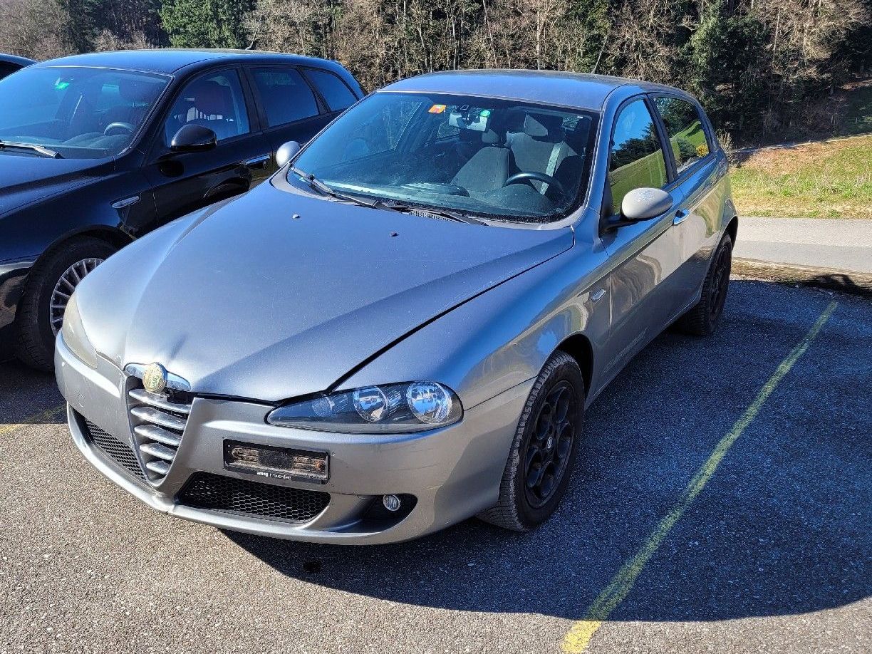 Alfa Romeo Automobili: Alfa 147 1.6 16 V – Usato da Thunstetten venduto da Emily2016