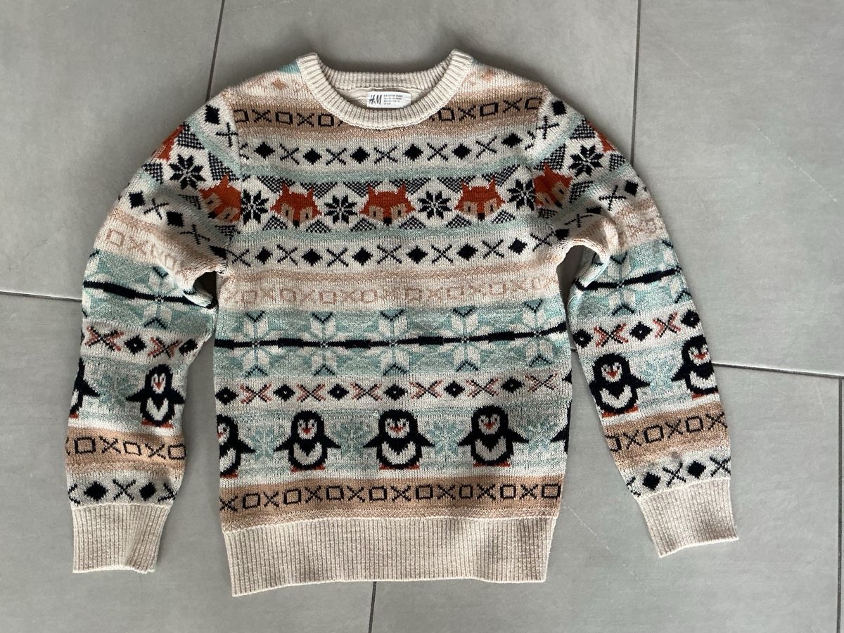 H&M Pullover & Sweatshirts: Pullover 122/128 von H&M – Gebraucht aus Pfäffikon SZ von baenzli80