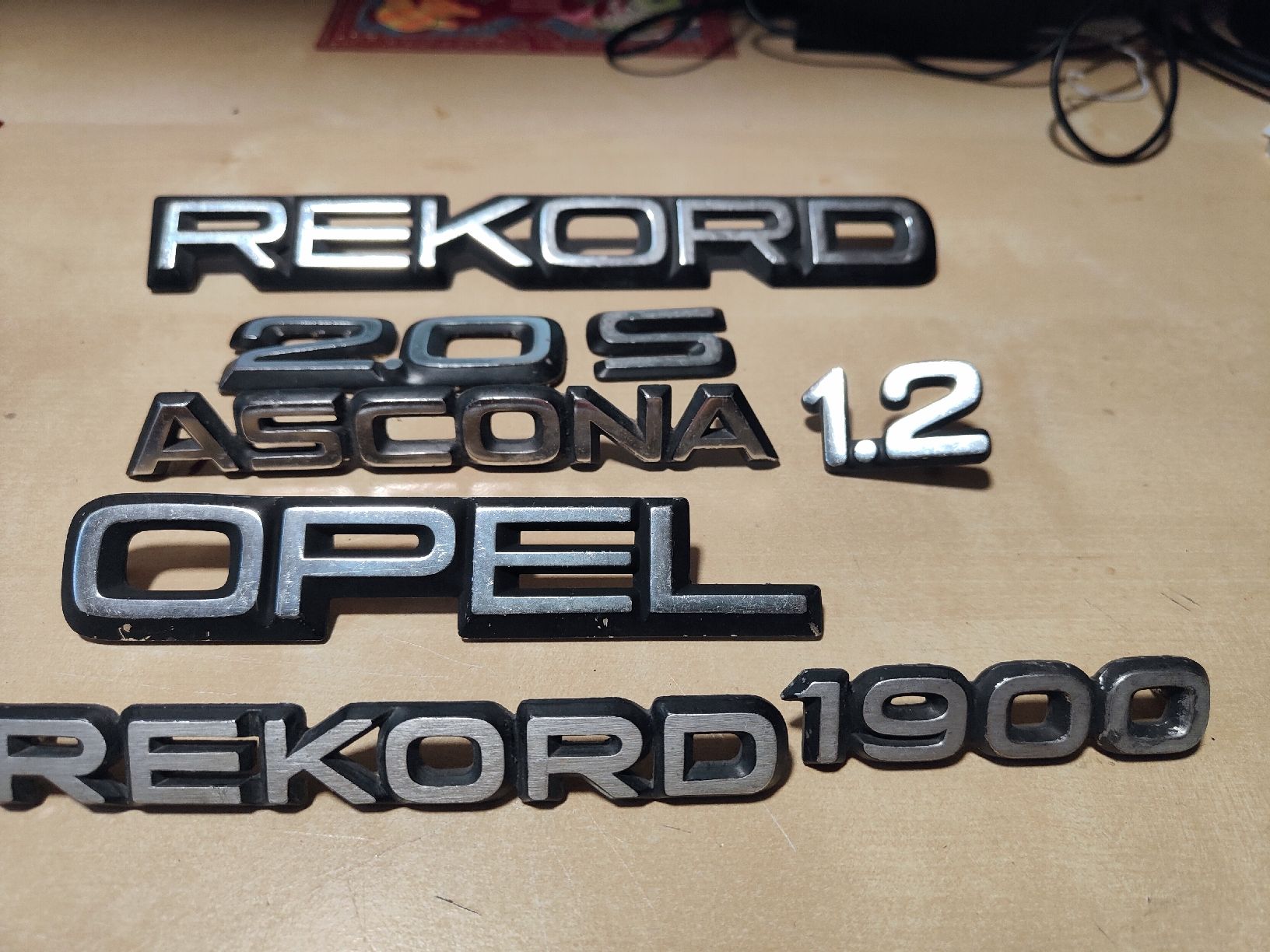 Opel Alle Autoersatzteile: Opel Original Emblem, Schriftzüge  – Gebraucht aus Bürglen TG von  2