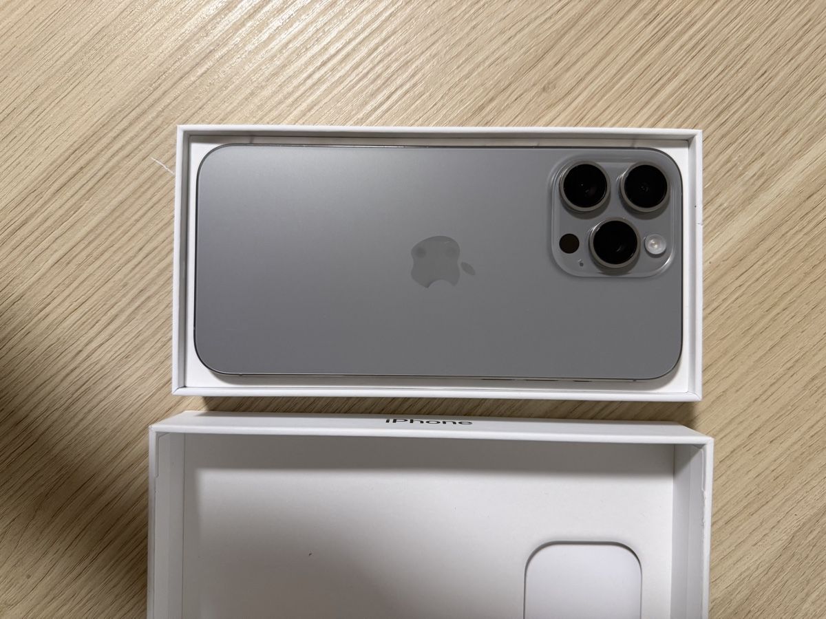 Apple Telefoni cellulari / Smartphones: Iphone 15 pro max 265GB Titan – Usato da Schinznach Dorf venduto da ver_5ktz