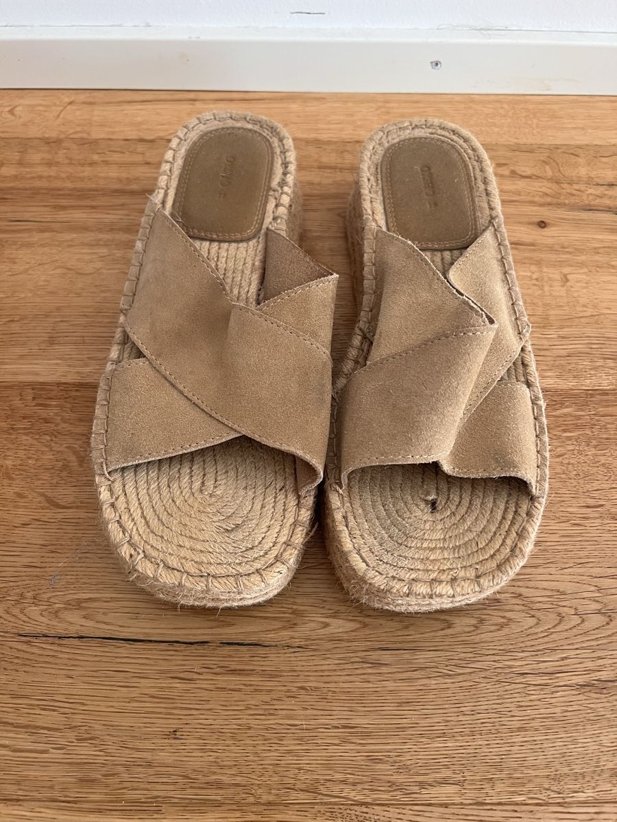 Oysho Scarpe da donna: Sandalen Oysho beige  – Nuovo (secondo la descrizione) da Chur venduto da KultKhur