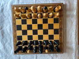 Jeu d'échecs complet dans sa boite