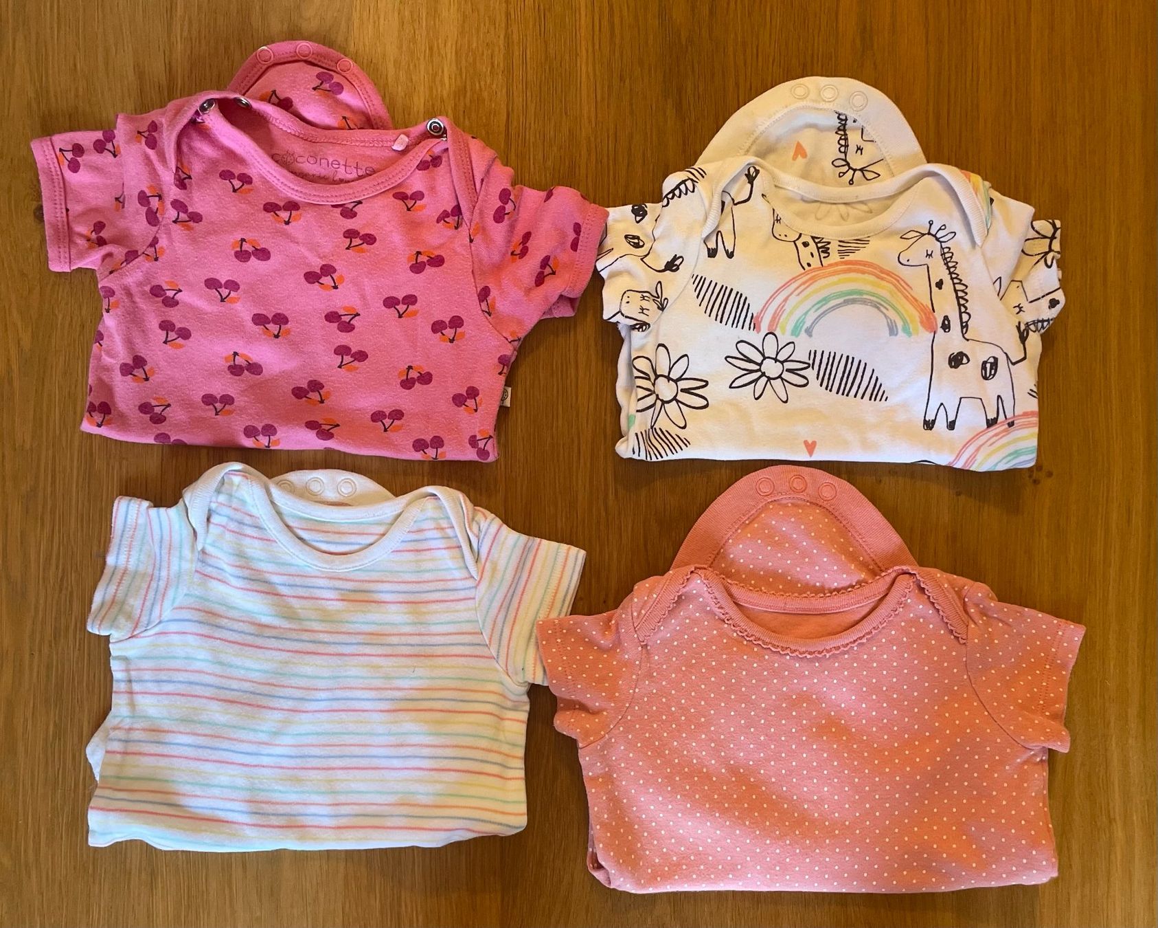 Unterwäsche: 4 kurzarm Bodys Grösse 62 – Gebraucht aus Teufenthal AG von sleeepless1987