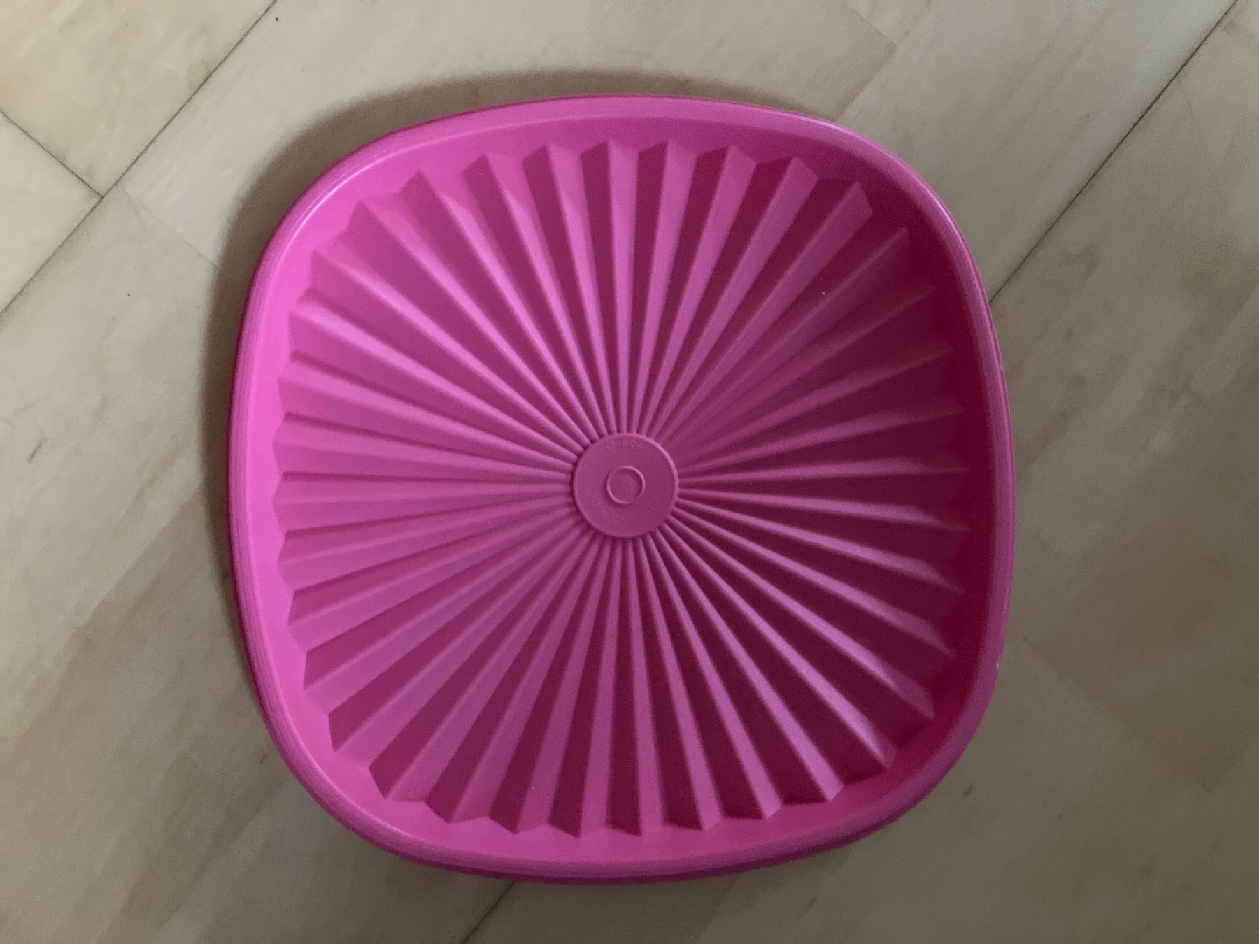 Tupperware Contenitori & Simili: Tupperware Deckel quadratisch neu rosa – Usato da Esslingen venduto da 2ze