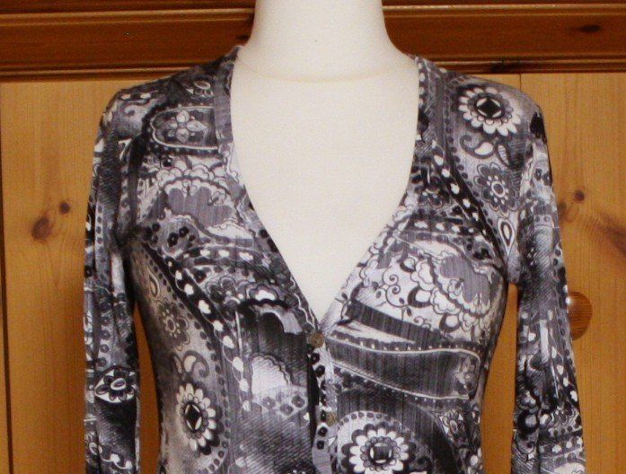 Blusen: T-Shirt Langarm schwarz-weiss Gr. S – Gebraucht aus Flüelen von Diversicum-Vintage 2