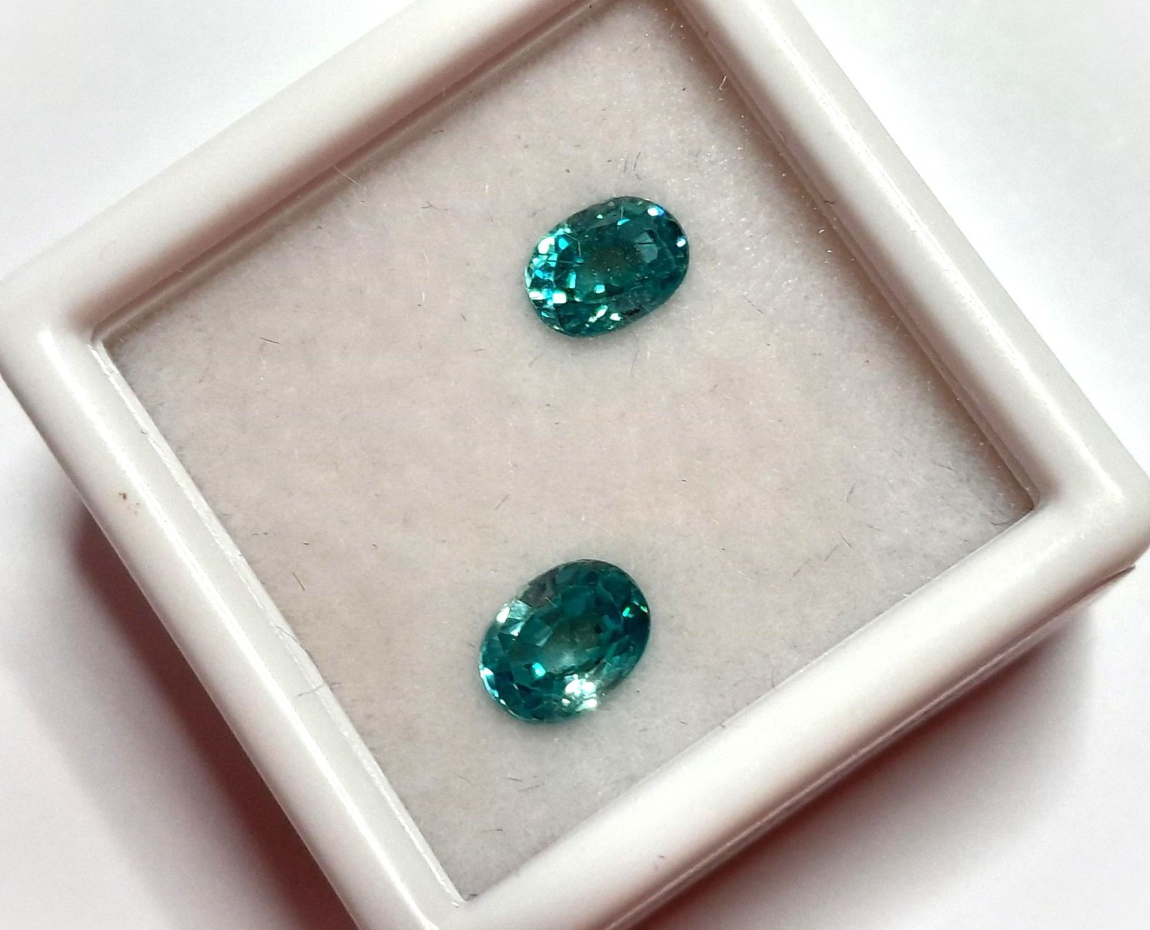Pietre preziose: 2x Zircons bleus 6x5 mm - Valeur 120.- Fr. – Nuovo (secondo la descrizione) da Grimisuat venduto da Valgem 1
