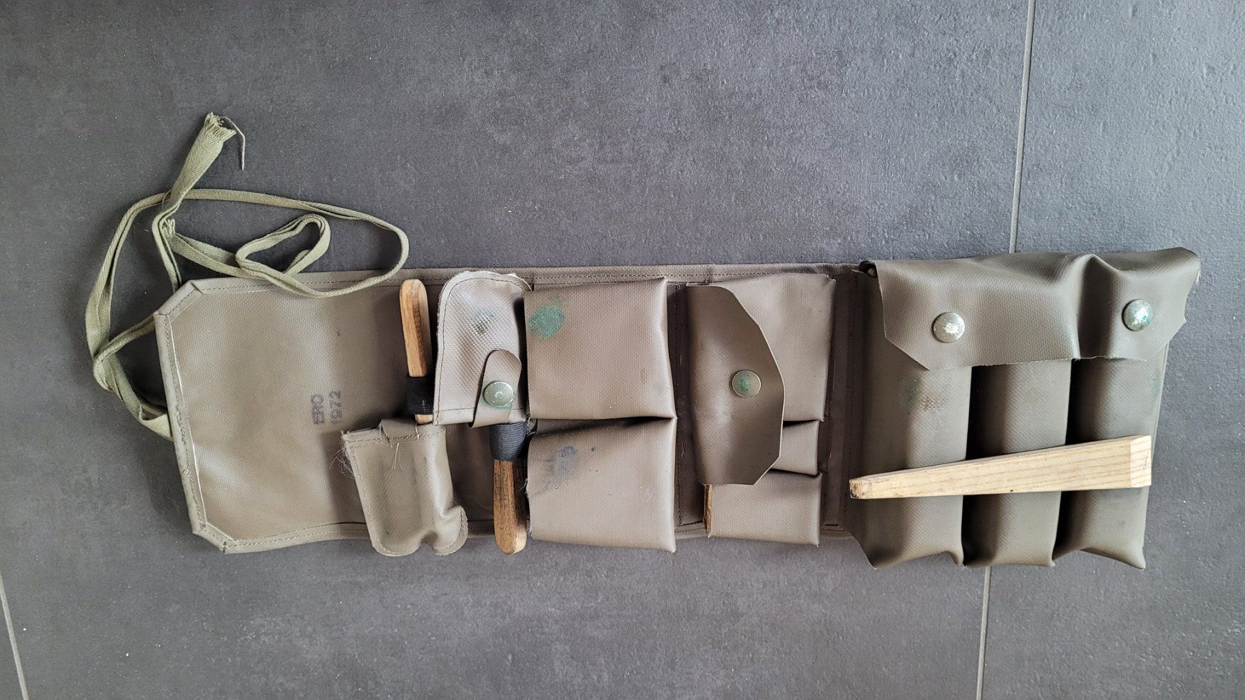 Prodotti di pulizia: Original Schweizer Armee Schuhputzset – Usato da Mitlödi venduto da Wabo1 1
