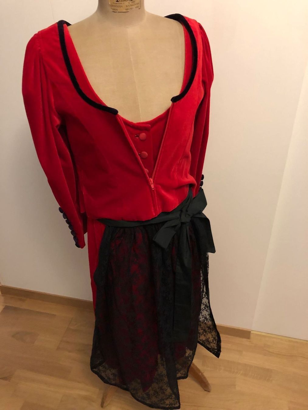 Kostüme: Rotes Dirndl "hochwwertige Verarbeitung" – Gebraucht aus Wabern von carciofo 7
