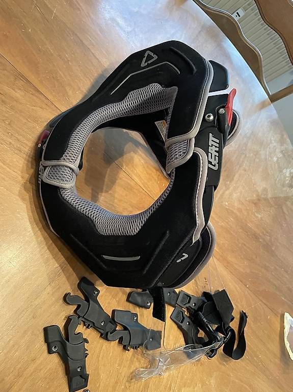 Leatt Protections: Leatt Nackenschutz Moto oder Bike – D'occasion à Obergerlafingen par bas_b7v6 5