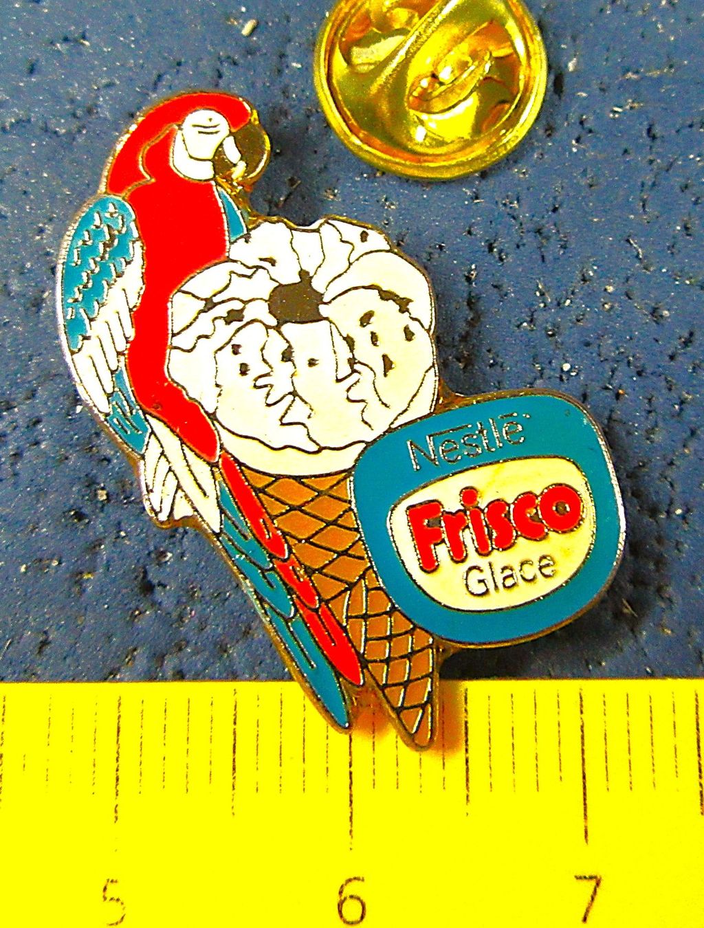 Nestlé Placchette & Badge: FRISCO PAPAGEI NESTLE PIN – Usato da Ettingen venduto da Hausi4711