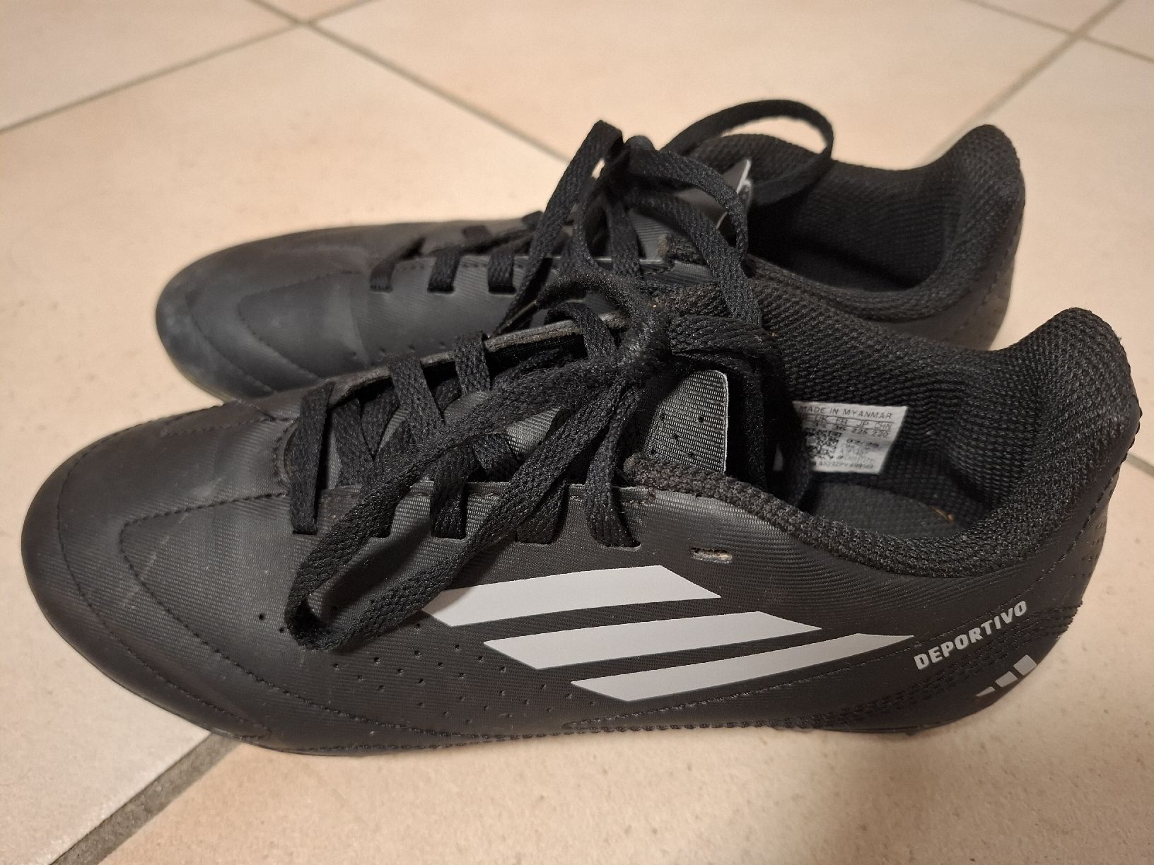 Scarpe da uomo: chaussures de foot 36 – Usato da Courrendlin venduto da tititchoun