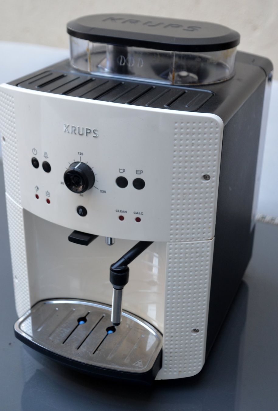 Krups Macchine per caffè & Macchine per espresso: Krups Essential Espresso Kaffeemaschine  / machine à café – Usato da Collonges venduto da arashee 3