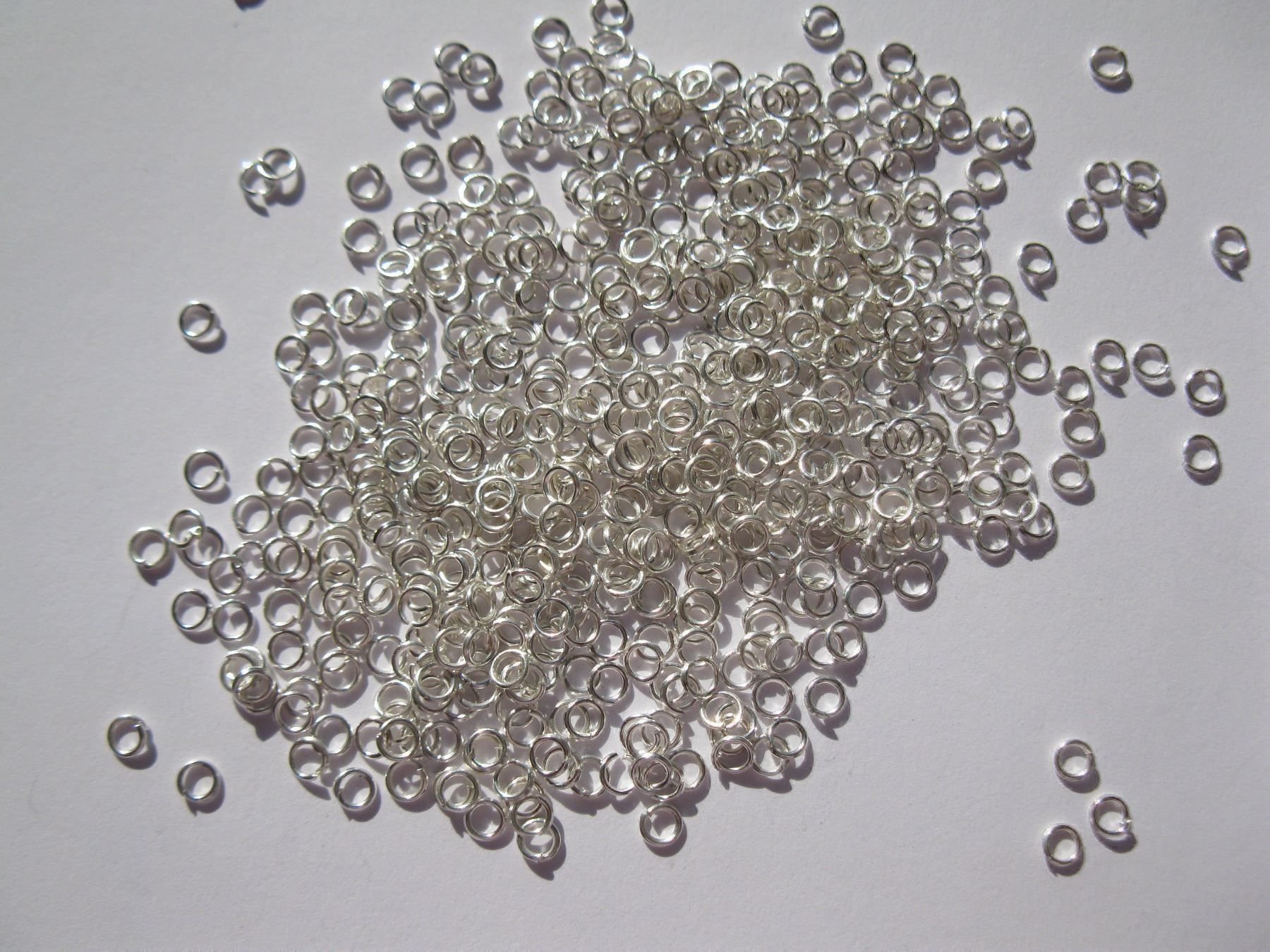 Perle (finte): 150 Spaltringe Binderinge Kettenverbinder versilbert 3x0,5mm – Nuovo e nell'imballaggio originale da St. Margarethen TG venduto da LuanaKa