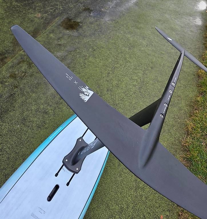 Tavole da surf e di nuoto: Foil F-One EagleX 800 (frontwing) – Usato da Auvernier venduto da Pent 2