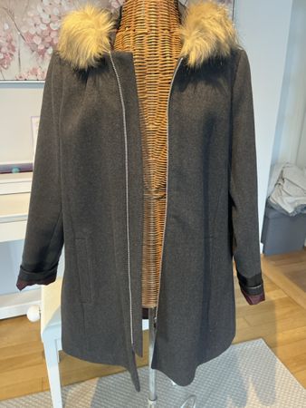 Wintermantel mit Kapuze, grau, neuwertig, 40