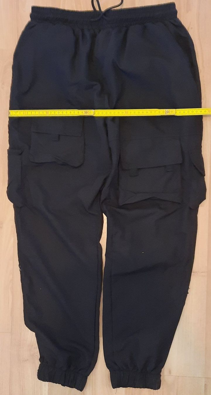 Shein Pantaloni: SHEIN Freizeit Cargo Hosen Schwarz Gr. M – Usato da Seuzach venduto da VT-Collections2 2