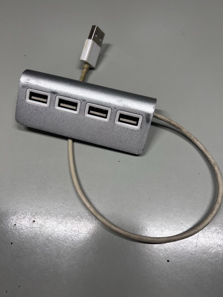 Hub & Switch: Hub USB 4 Porte – Usato da Giubiasco venduto da LorisVale 3